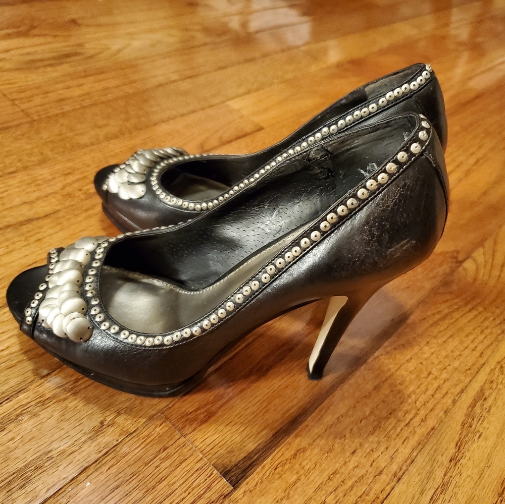 BCBG pumps